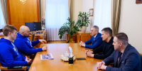 Александр Моор поблагодарил лидера "Молодой гвардии" за поддержку военнослужащих - Бердюжье Медиа
